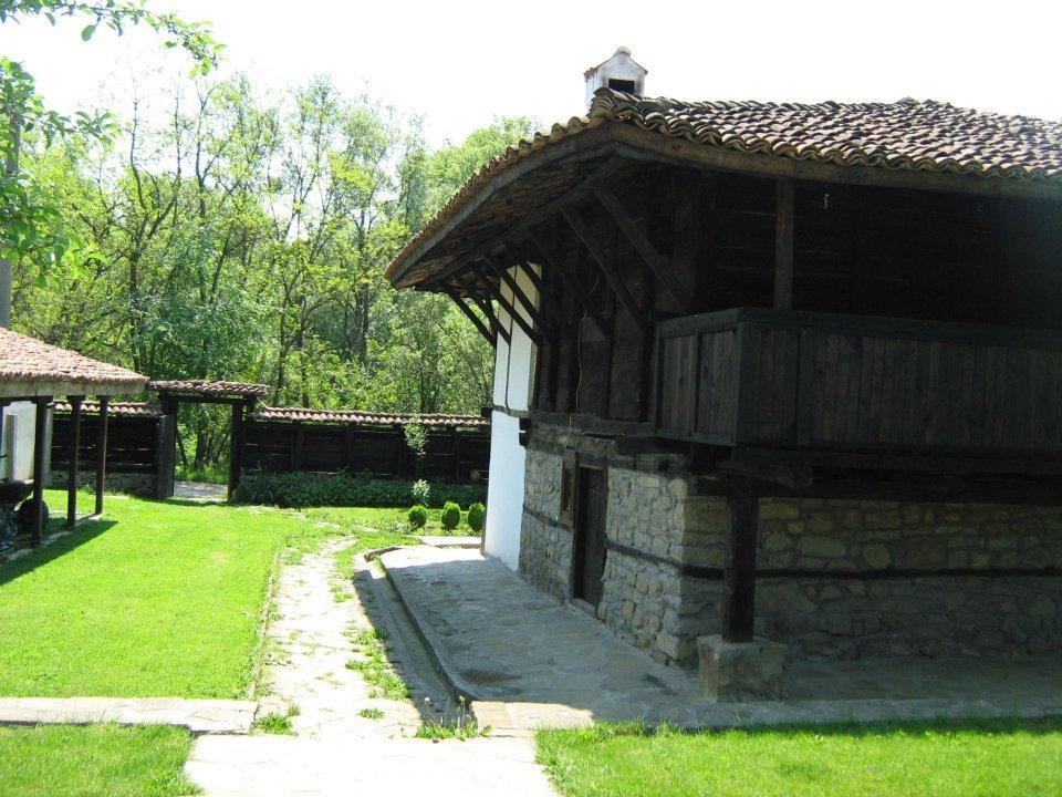 Готель Ecopark Елена Екстер'єр фото